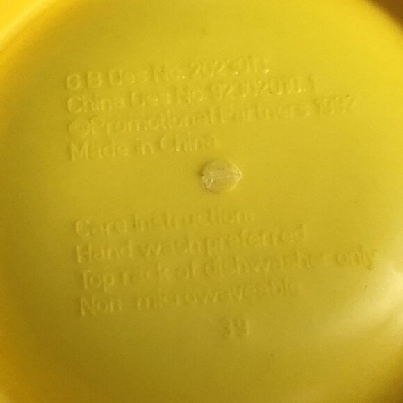 Vintage Looney Tunes Tweety Bird Mug 1992 Warner Bros Plastic Novelty 3D Cup - Picture 9 of 14